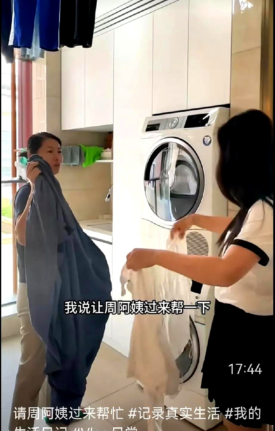 红姐这波操作，真是让人迷惑。生理期不舒服想休息，人之常情。但沟通方式如此敷衍，就