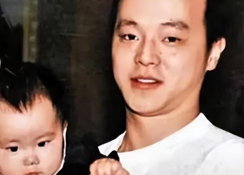 王菲李亚鹏吃剩饭











天后王菲给李亚鹏吃剩饭？这究竟是人性的扭