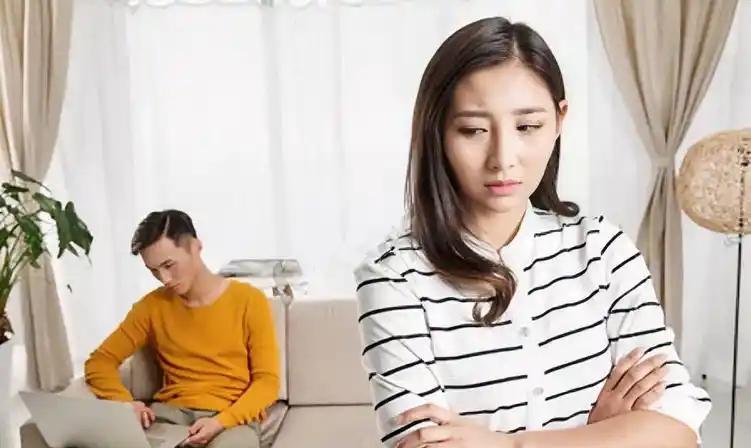 这几种男人一定要远离，不然苦的就只有你自己！
有一种是情绪黑洞型，他们永远在抱怨