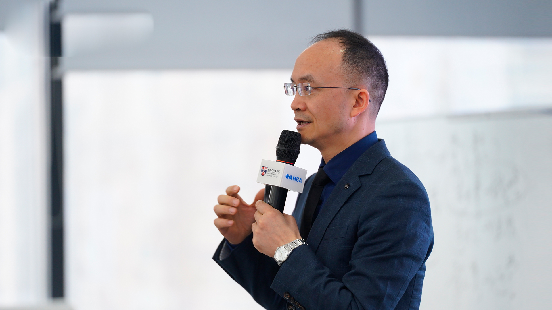 从五次卡壳到主动邀约——解码李力刚谈判破局