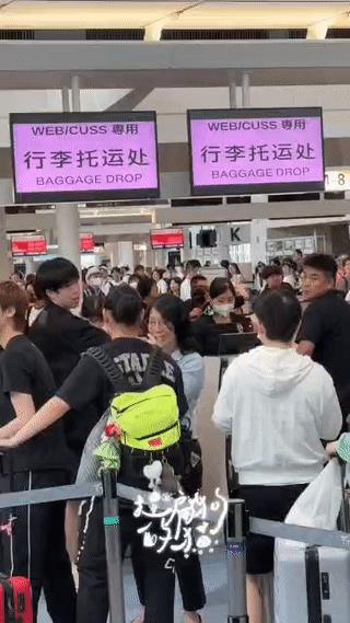 好一声：“莎莎，这边这边”[呲牙]
王楚钦居然在跟孙颖莎说话，
关键孙颖莎还回他