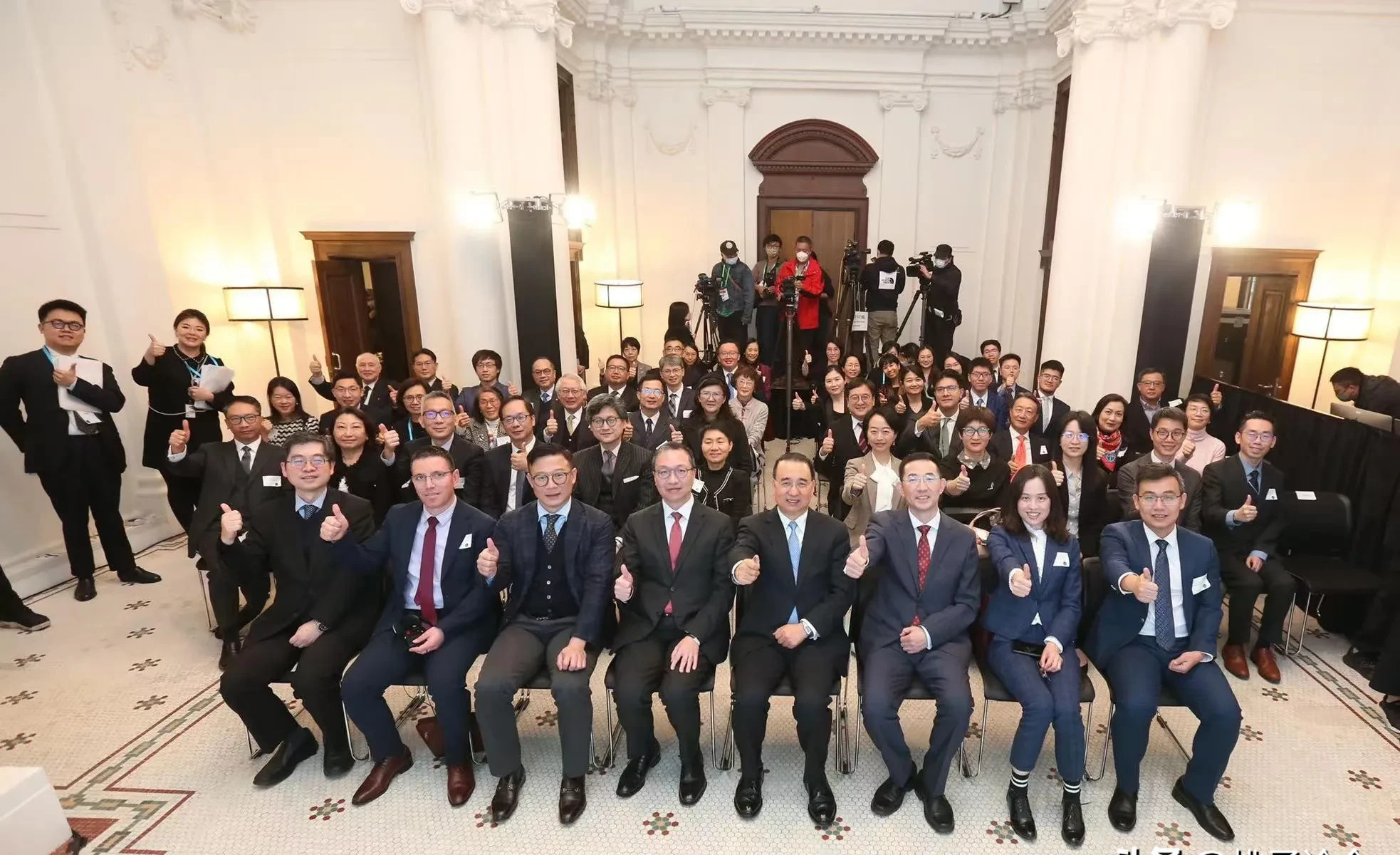 中国成立国际调解院











---











简直不敢