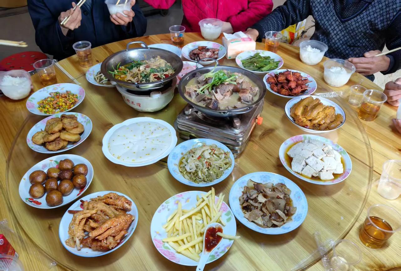年货还是需要提前准备下吧，毕竟春节是一年之中最重要的节日，祖祖辈辈比较重视的日子