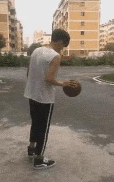 犯罪式过人啊！防不胜防。。