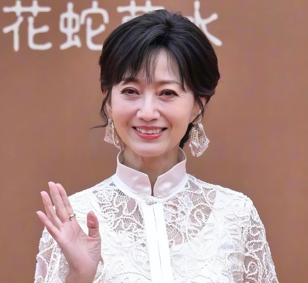 赵雅芝最害怕的事情发生了！
不是她身体不好，不能坚持演唱会，
也不是她年龄大