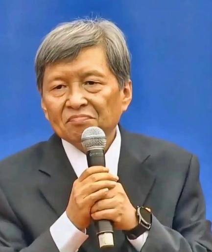 “中国的教科书里全是外国人！”6月5日，福建福耀科技大学校长王树国说，中国的教科
