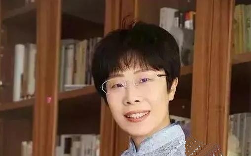 2019年，父母为44岁的蒙曼公开征婚，不要房车、不要学历、不看相貌，只要一个条