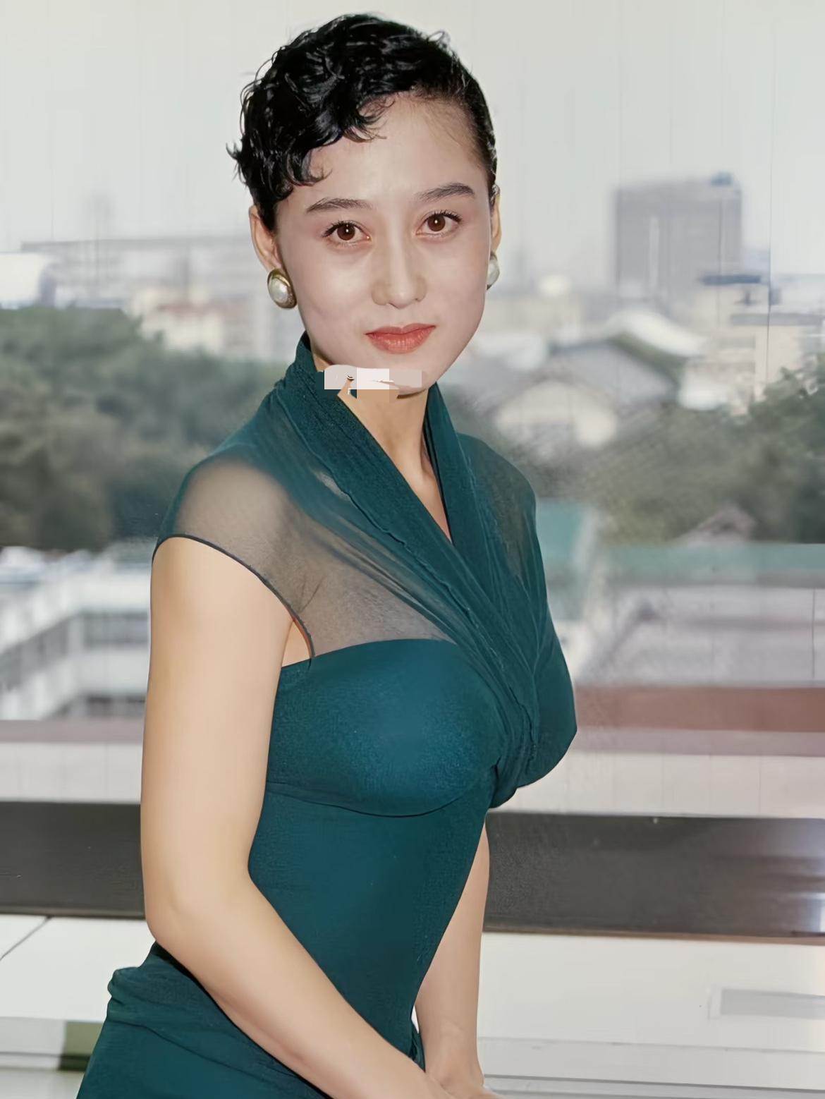 为什么利智没有成为赌王的五姨太呢？
不是因为赌王何鸿燊不想娶，
也不是因为利智看
