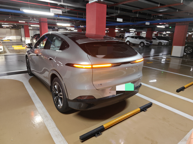 高速方向盘死硬
开了一个周了，很香。但是有个问题不知道大家有没有同感，调节到方向