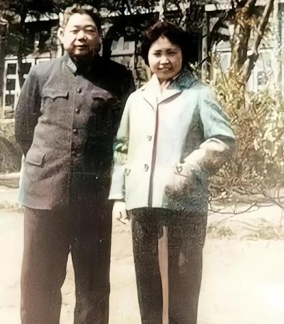 1949年，46岁的陈赓在上海遇到27岁的前小姨子，几年不见，王璇梅越发温婉动人