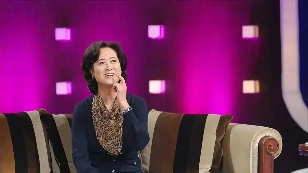 57 岁柏寒临终托孤海清，如今 13 年：被养的儿子成这样，她没白疼​