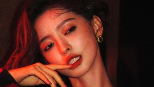 郑佳慧的氛围感妆造，也是没谁了，超可以的！ ​​​