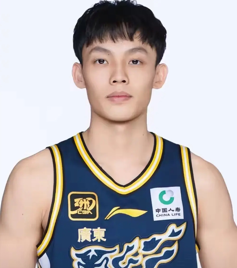 徐杰这小子犯了众恶。
做缩头乌龟，不敢言语。但如果一旦被他瞅准机会，他肯定也会“