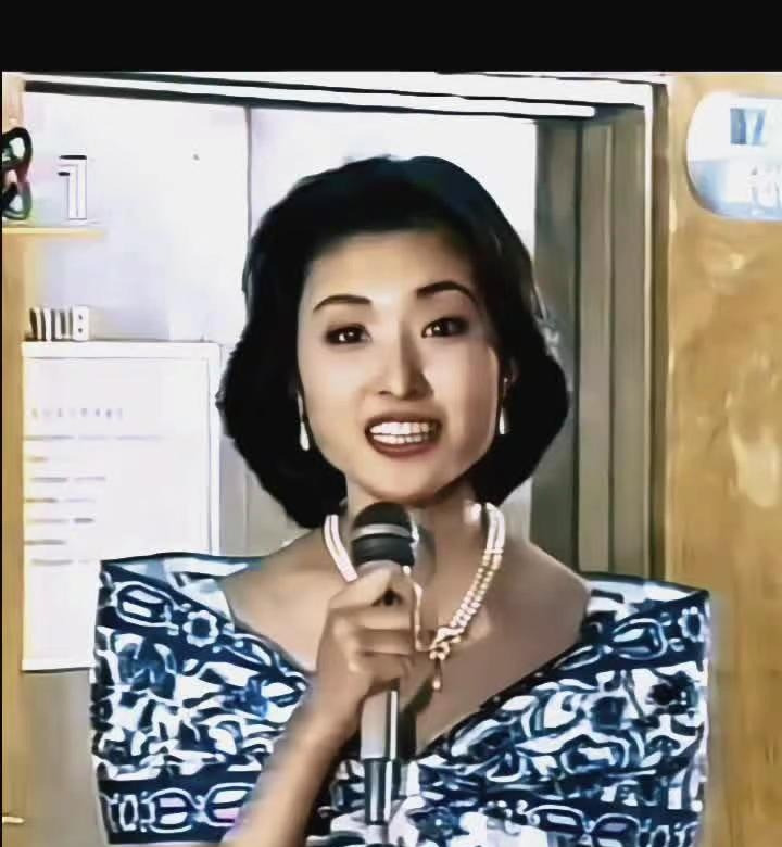 周涛如青花瓷般优雅











天哪！周涛，她就像博物馆里那件珍贵的青