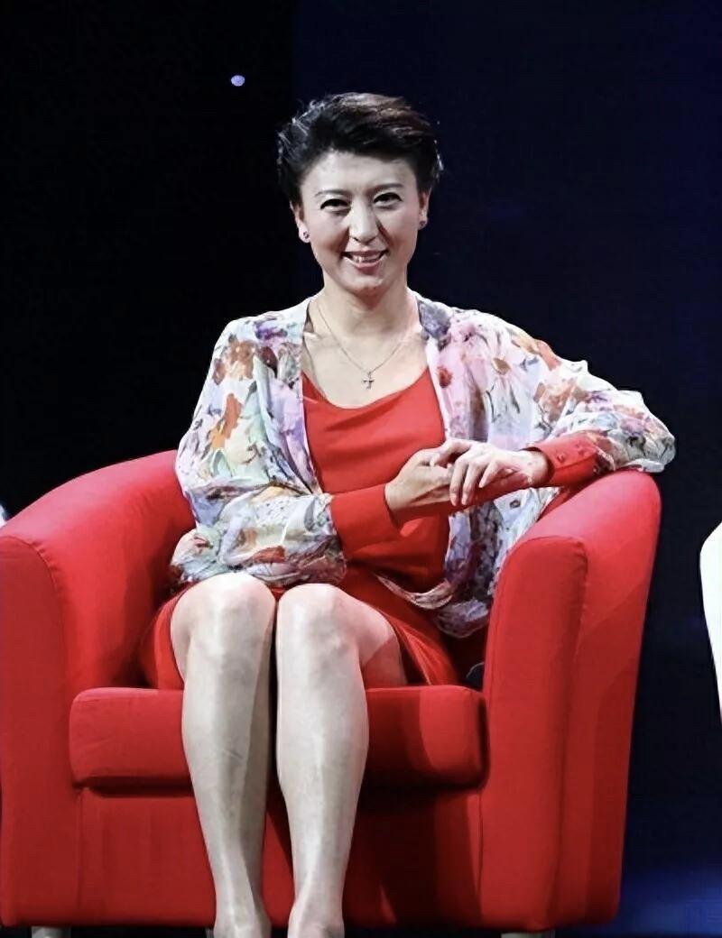 她其实人长得不错，颜值还行，就是这一身衣服有点土，演技也可圈可点的，为什么在娱乐