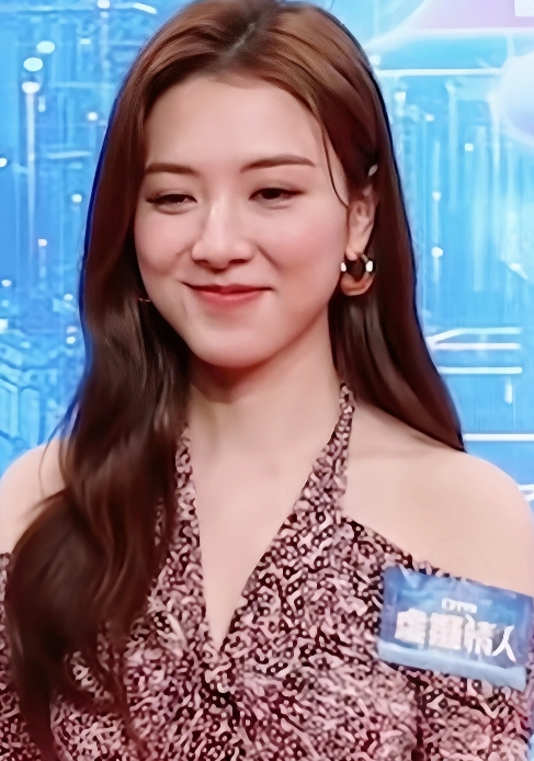 王敏奕出席活动，状态气质极佳，笑容甜美，优雅大气，青春靓丽，好漂亮！你如何看？