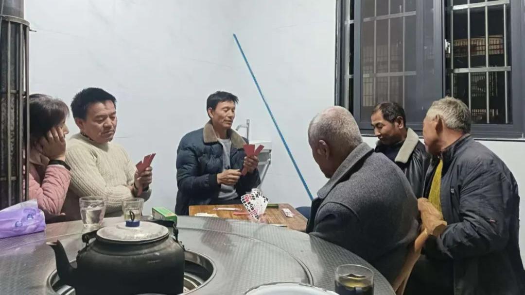 管善建：寒夜围炉暖融融