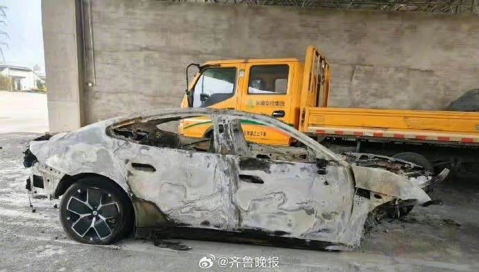 小米 SU7 的事儿终于有了新消息。汽车在高速撞击时出现爆燃，其实这在各类电车中