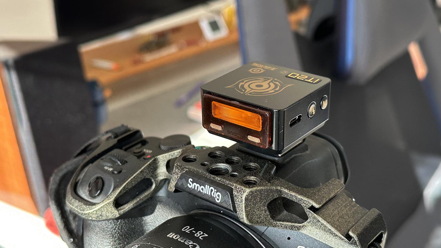 以光为剑，定格江湖：神牛iT20王者荣耀合作款闪光灯深度体验