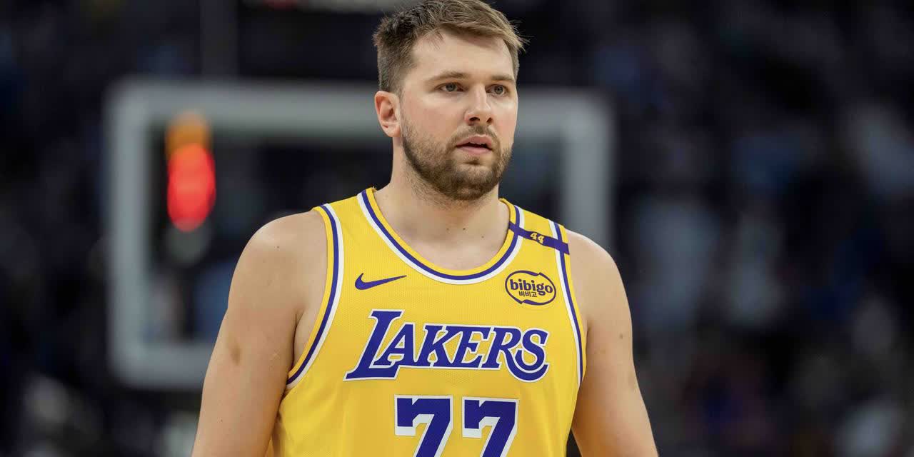 8月1日一大早，NBA湖人传来两个惊爆消息。

1、东契奇计划提前续约湖人
