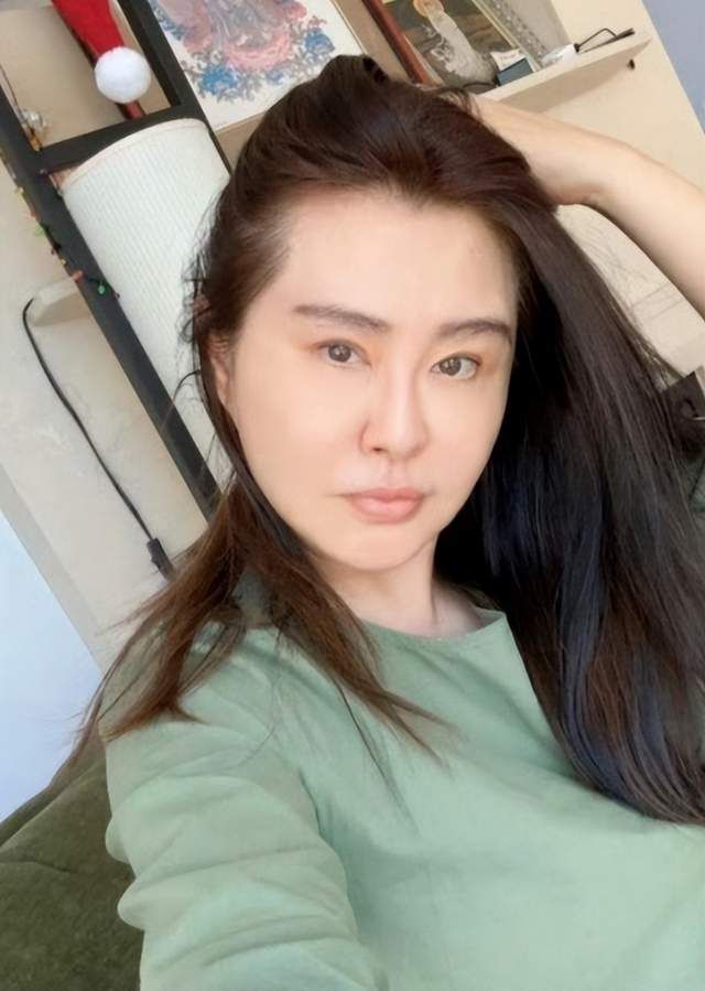 50多岁王祖贤！ 整了变形了？感觉好像变样了