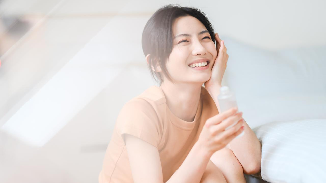 懒人福音！5个“躺着变美”的极简护肤法，效果惊人