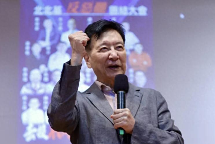 【岛内“大罢免”投票日即将确定，对抗升级，“馆长”将为蓝军站台】
岛内“大罢免”