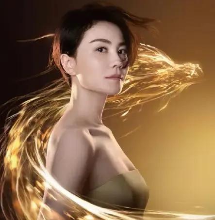 在华语乐坛，王菲是无可替代的传奇，她的嗓音空灵缥缈，宛如来自云端，轻易就能触碰灵