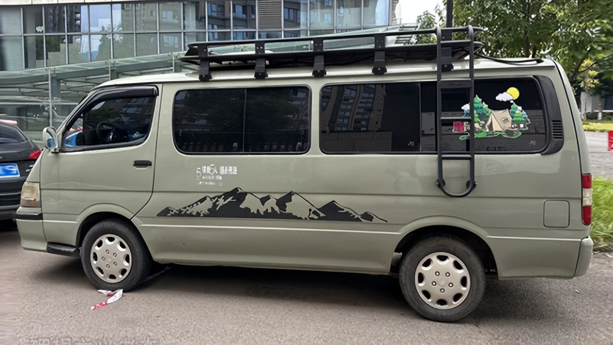 能露营能摆摊，长轴金旅海狮改装多功能车来了，商旅车正强势崛起