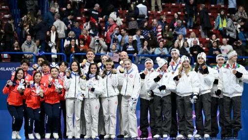 花滑团体赛的角逐真是非常激烈，每个队员都很拼，给观众也带来了非常精彩的视觉体验，