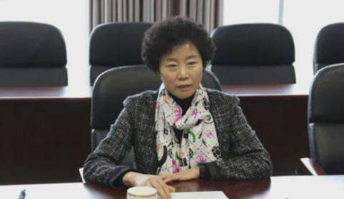 2019年，青海银行行长王丽被抓后，指着豪宅中的一个房间，当警察推开房间后，眼前