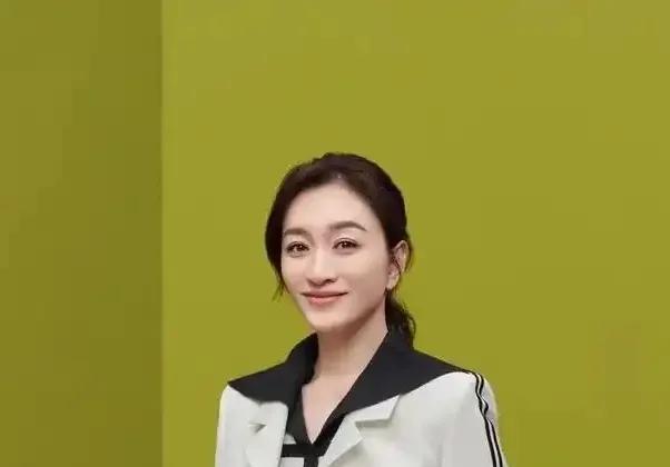 关于演员李小冉的六条相关信息：
1、李小冉，1976年出生于北京，毕业于北京舞蹈