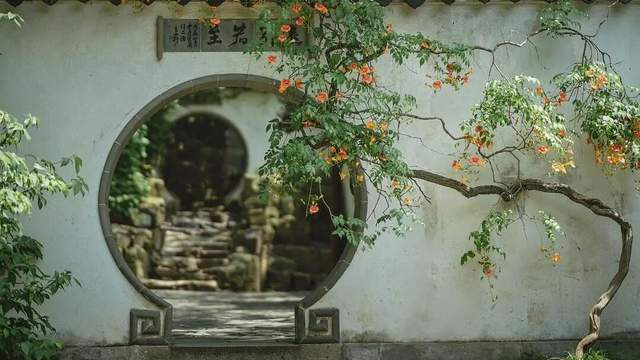 月洞门，脱俗圆满的传统园林之美