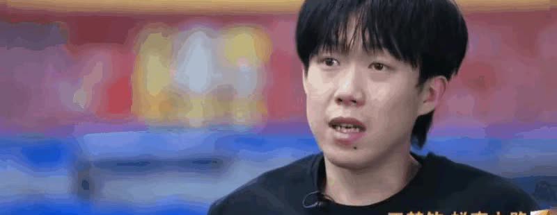 不一样就是不一样！大头在面对面访谈中根本没有抱怨巴奥球拍被毁的事，反而自省说以后