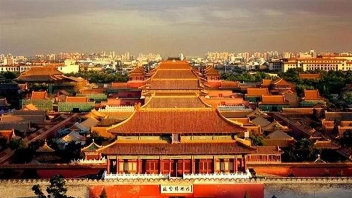 毛主席三次登故宫城墙，却一生未进故宫，众人得知原因后心生敬佩