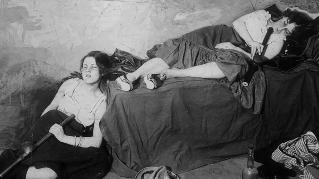 美国鸦片毒史：当名媛也躺进鸦片榻，这桩跨国毒蛊让谁社死？