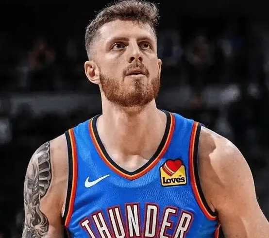 NBA常规赛，雷霆114-100击败灰熊。
赛后雷霆球员以赛亚-哈尔滕施泰因在接