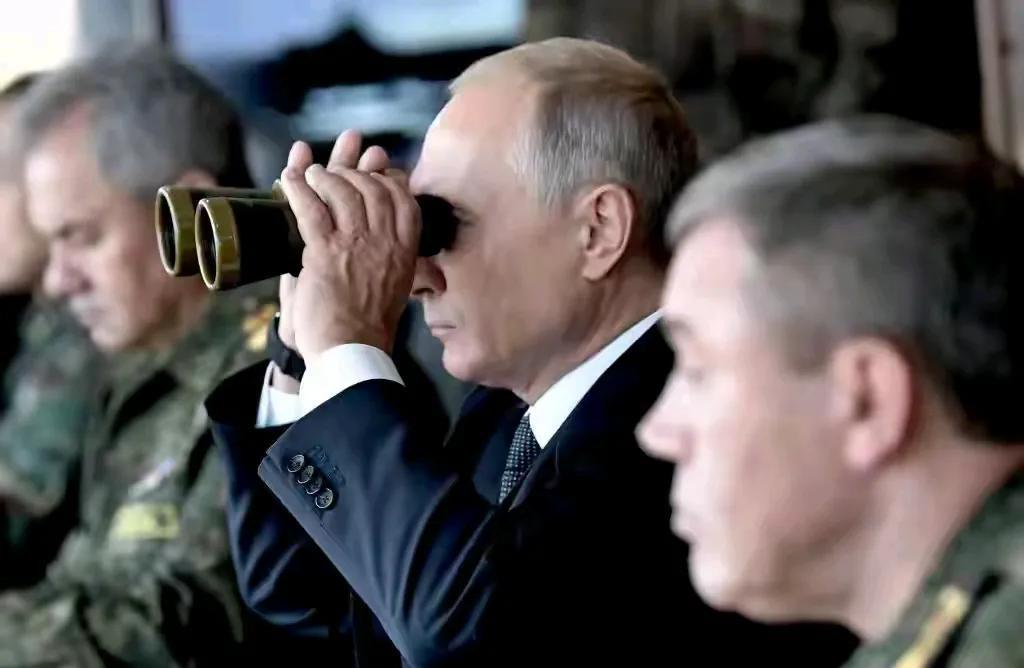 俄罗斯总统普京警告北约，一旦乌克兰利用北约提供的武器武器袭击俄罗斯本土，俄罗斯有