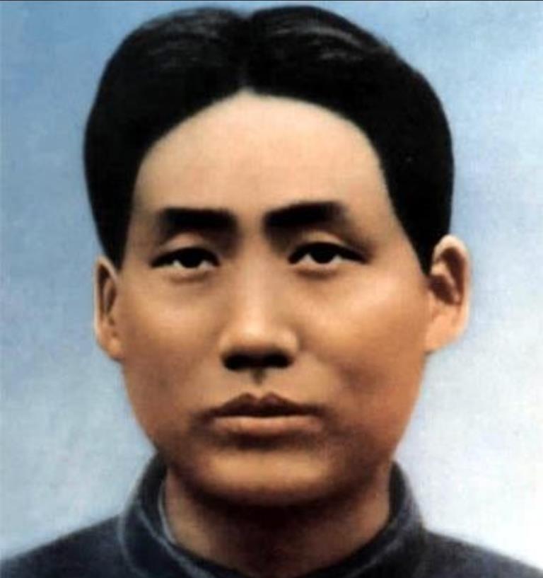 1927年，毛泽东被捕后，在押去处死路上， 侥幸机智逃脱，在一个水塘边的密草丛里