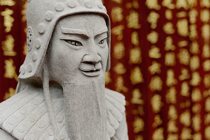 	公元 253 年，蜀汉大将军费祎在岁首大会上，被魏国降将郭循拔刀刺入胸膛。费祎