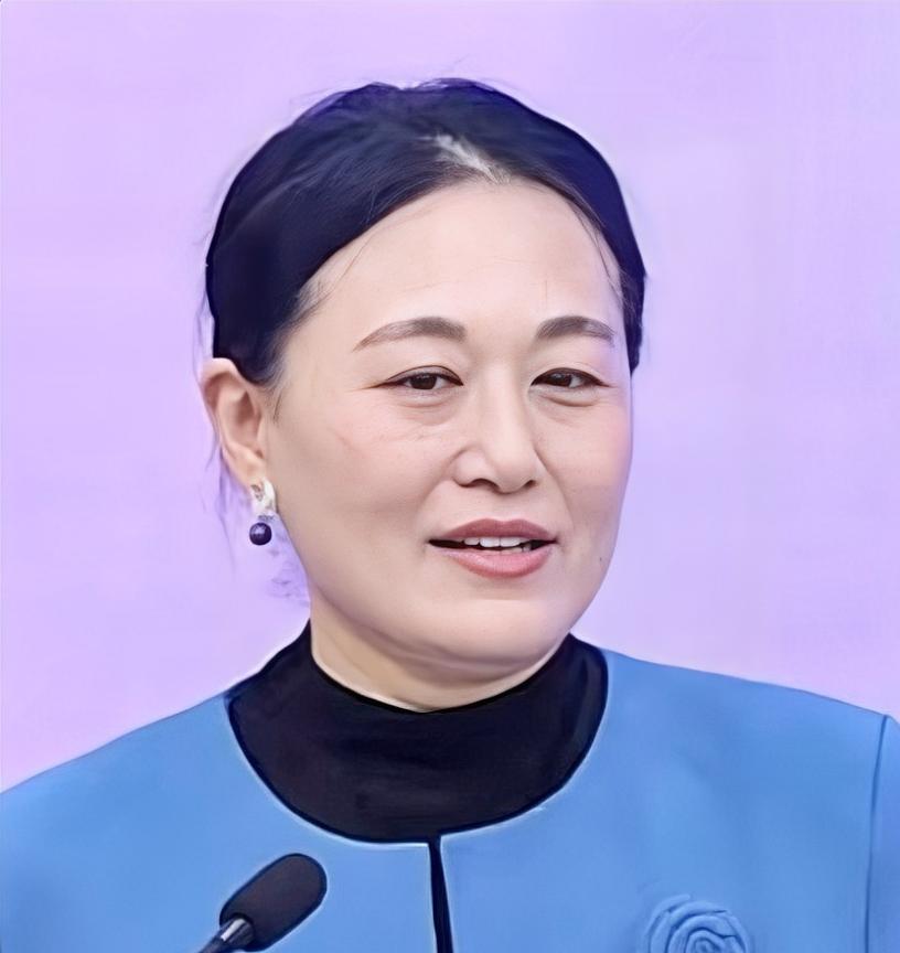 太痛心了！清华女教授张爱玲被枯树砸亡，竟是人祸！校外作业违规操作，让58岁正出成