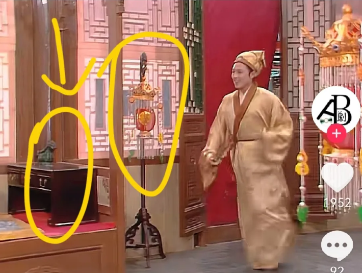 怎么看着贾府的装修放在现在的村里都不过时的，而且贾府里面怎么那个时候好像还有水泥