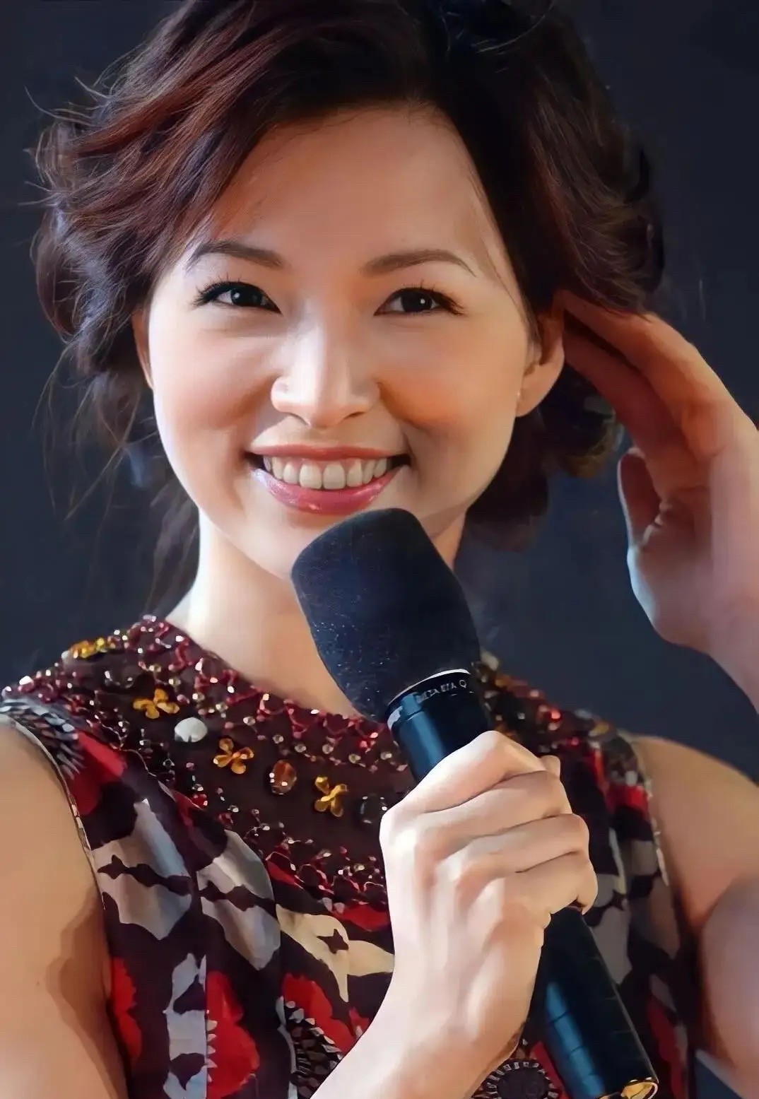 董卿！美女主持人！