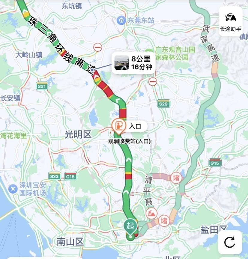 逢节假日，深圳的高速都是第一个堵起来的！
现在临近下班时间，出城的各个通道已经黄