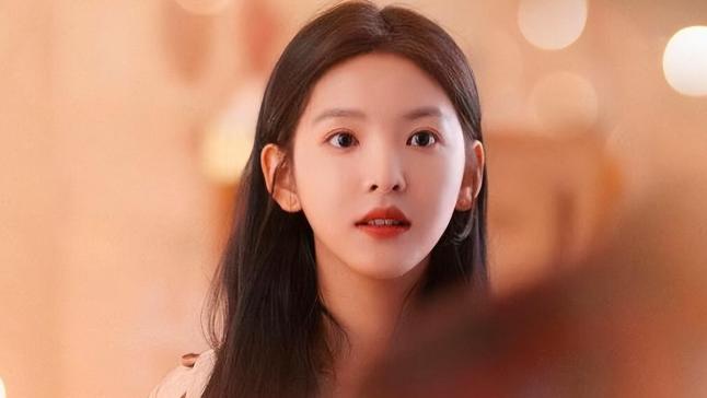 “扶弟魔”背后的甜与苦：章若楠的星光之路与原生家庭之绊