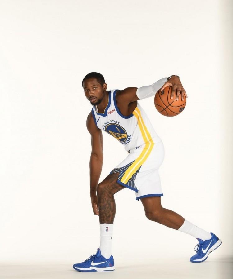 勇士还是太高估库明加了，库明加5投1中仅得3分5板2助！
在今天勇士的NBA季前