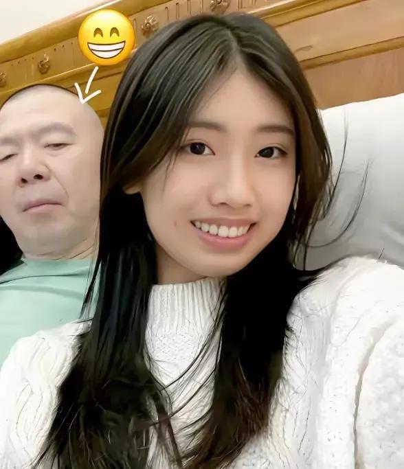 冯小刚的女儿朵朵太有福气啦！在这个家庭里面长大多好，一辈子不愁吃喝，朵朵如果再长