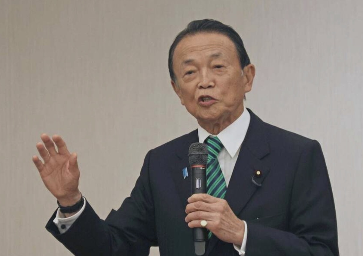 由于日本自民党在2025年7月20日参议院选举遭遇历史性惨败，党内权力斗争白热化