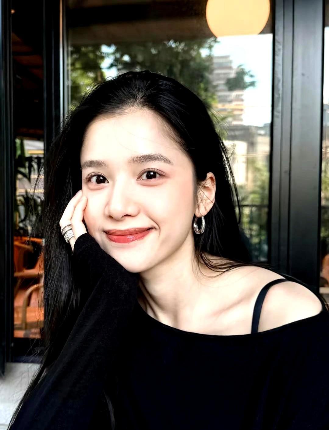 张婧仪说，郑晓龙导演看上我，不是因为周迅是我姑姑，也不是因为我是资源咖，而是因为