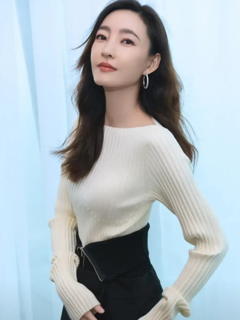 最近看了很多短剧，很过瘾，演员演的真不错，也都是科班出身的，中戏、电影学院毕业的
